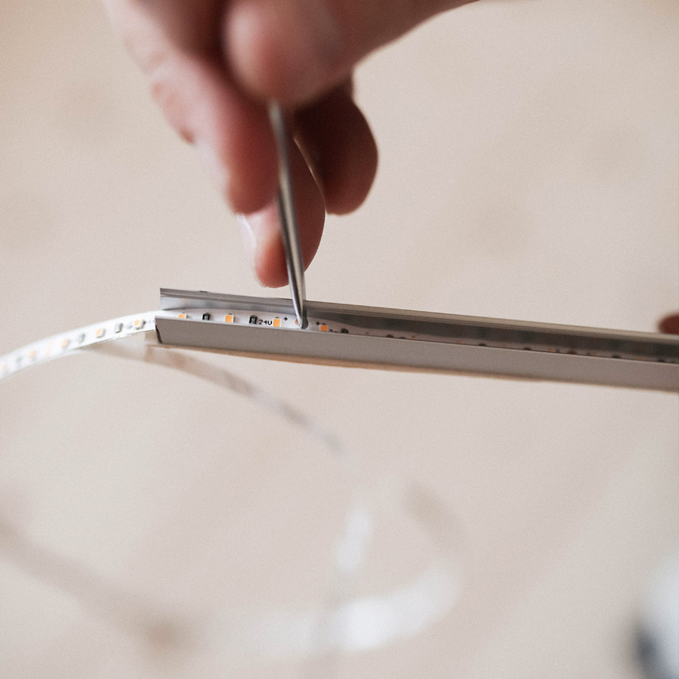 Installation og montering av aluminiumsprofiler med LED-striper