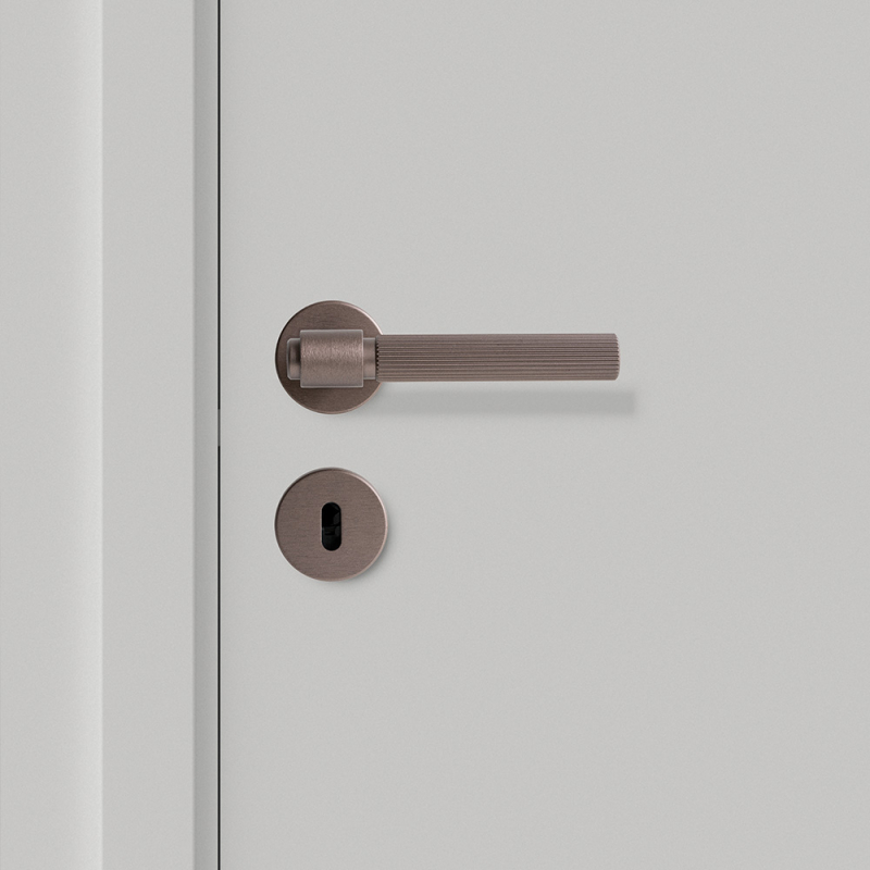 Dørhåndtak Helix 200 Stripe - Mørk bronse | Beslag Design