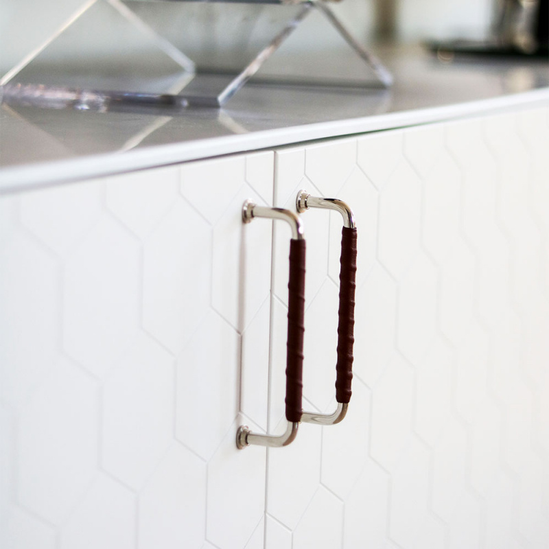 Håndtak 1353 nikkelbelagt/lær brun hjemme hos @mimmielidmar