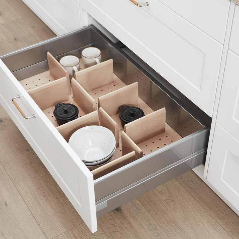 Håndtak 1353 forniklet / lær natur. Foto: tretti.se