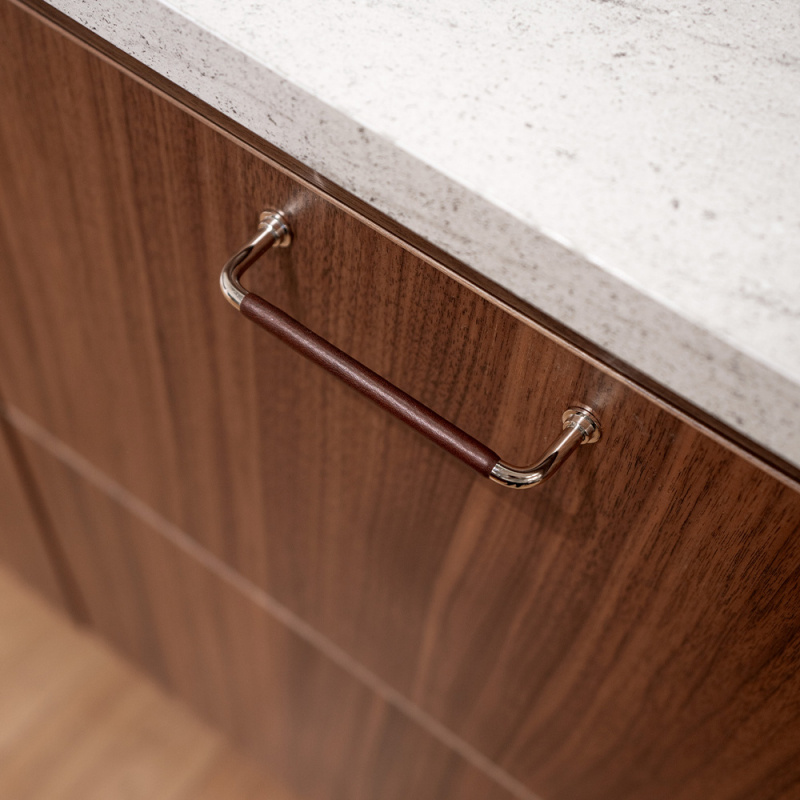 Håndtak 1353 - Forniklet/lærinnpakket brunt