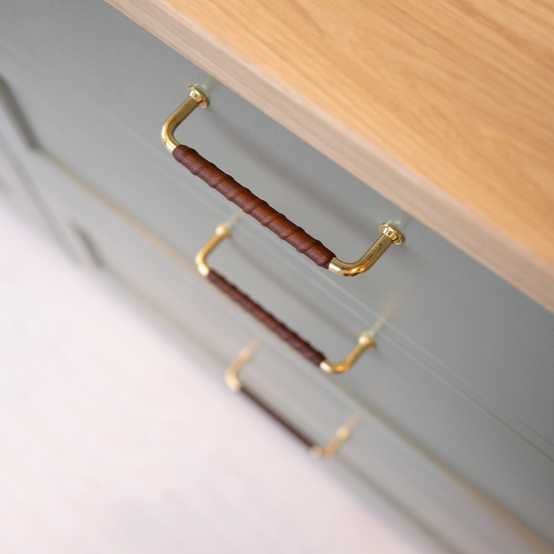 Håndtak 1353 - Ubehandlet messing/brunt lær