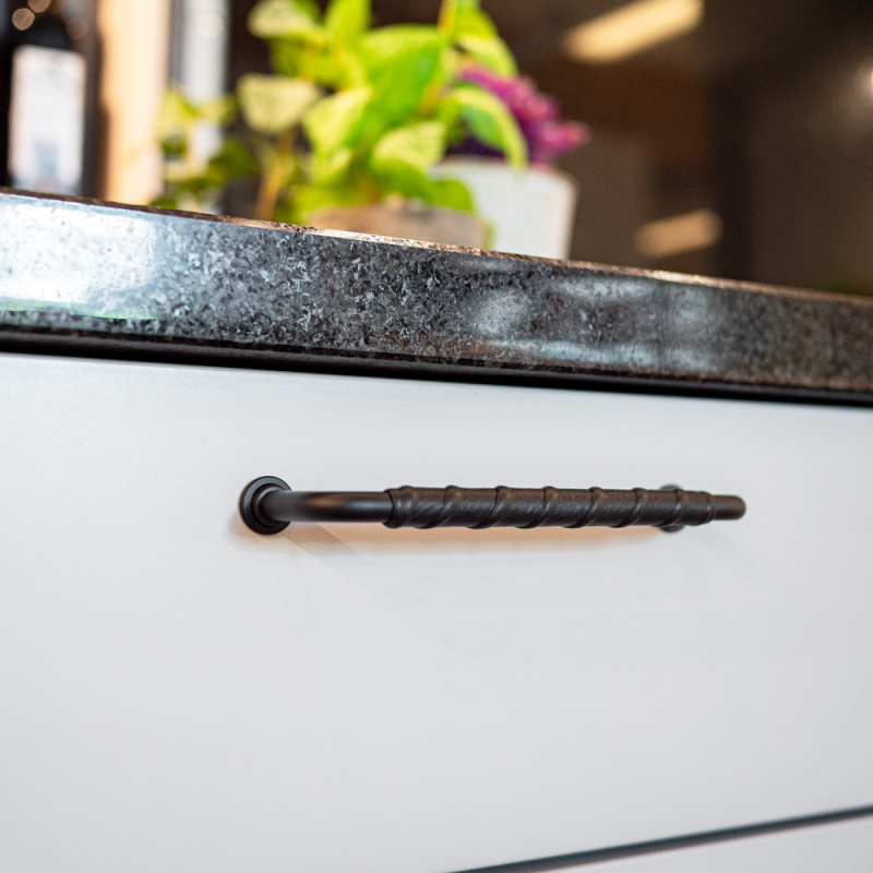 Håndtak 1353 - Svart/svart lær