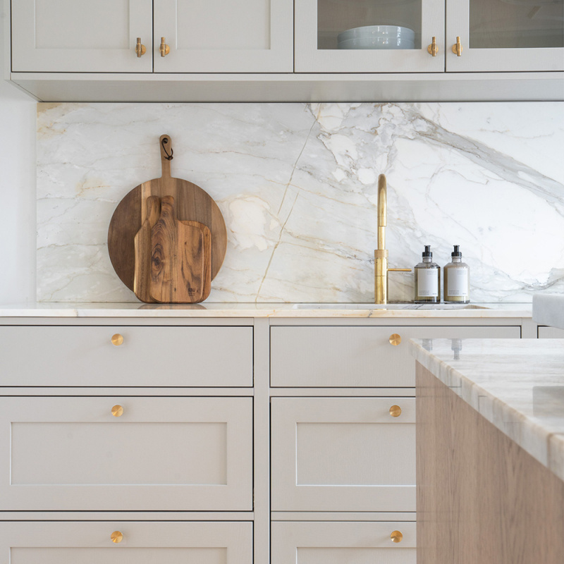 Knott T Uniform - Børstet ubehandlet messing