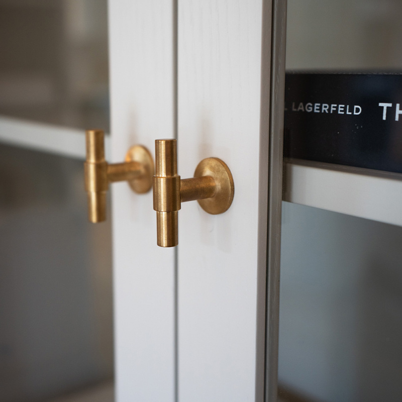 Knott T Uniform - Børstet ubehandlet messing