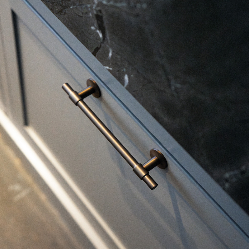 Håndtak Uniform - 128mm - Brunet messing