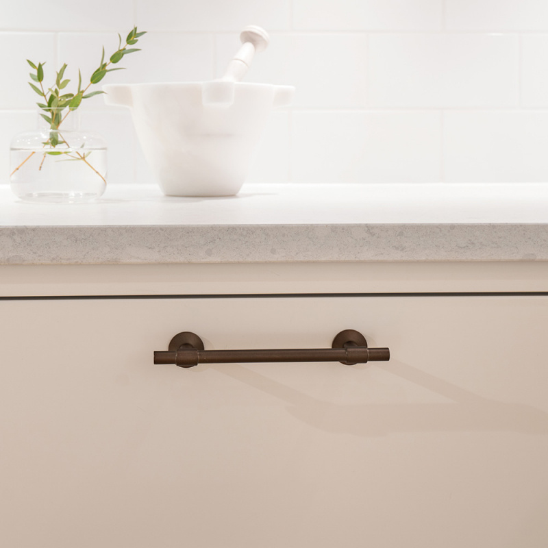 Håndtak Uniform - 128mm - Brunet messing