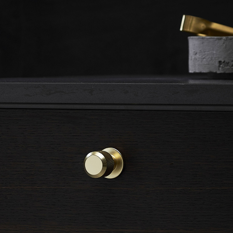 Knott Manor Round - Gull