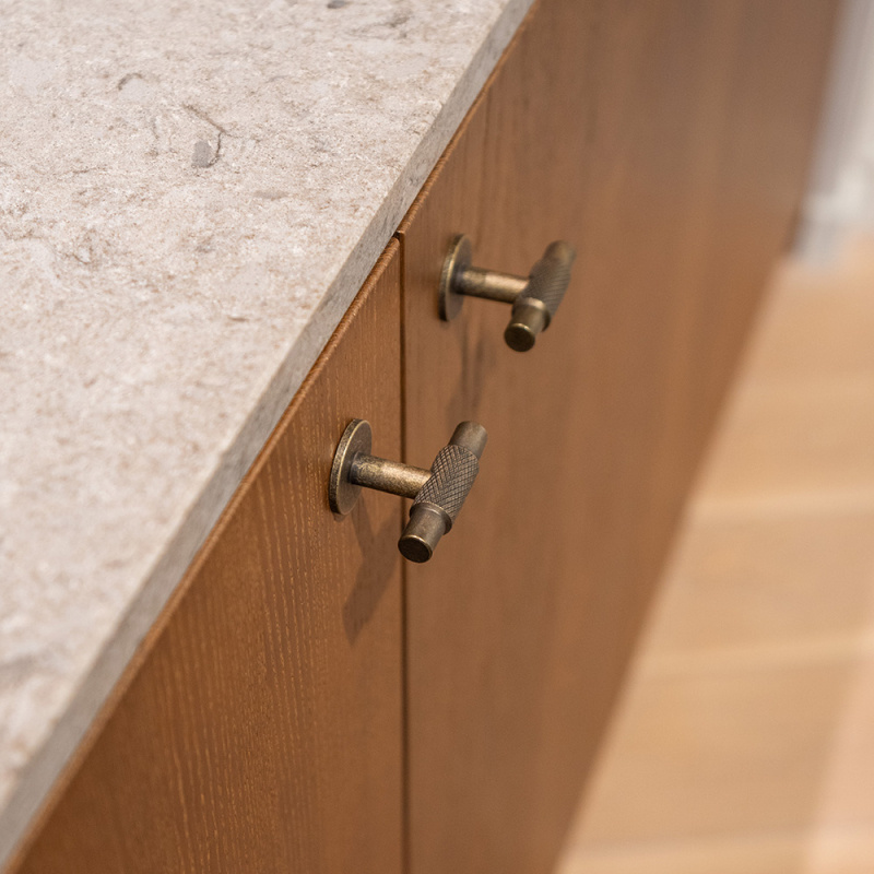 Knott Manor T - Antikk messing