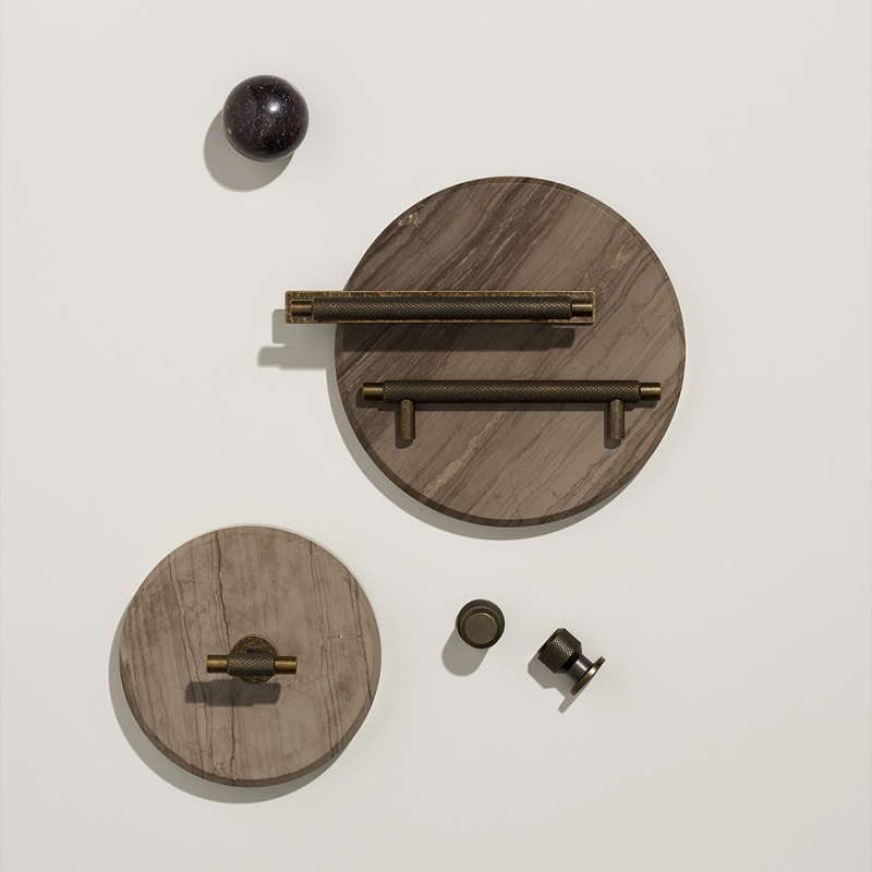 Knott Manor T - Antikk messing