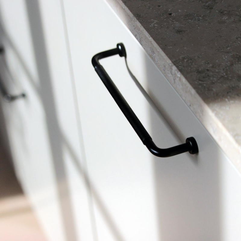 Håndtak Lounge - 160mm - Svart/Svart lærinnpakket