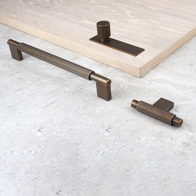 Knott T Arpa - Antikk messing