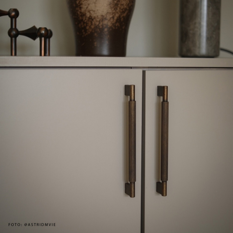 Håndtak Arpa - 192mm - Antikk messing