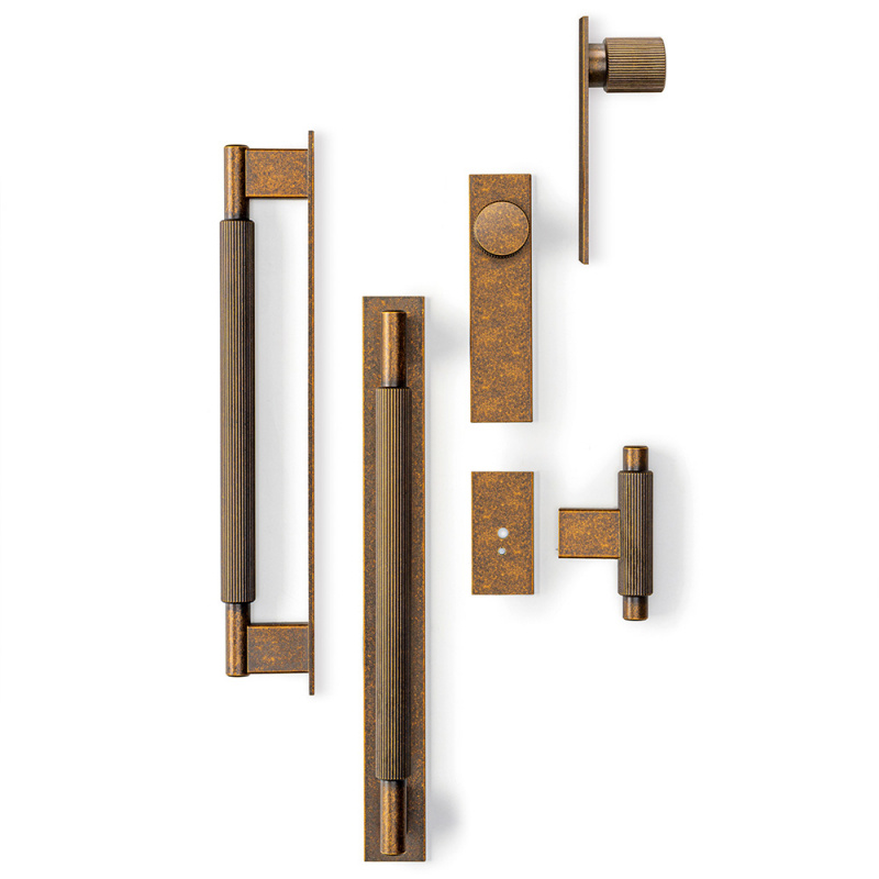 Håndtak Arpa - Bakplate - 192mm - Antikk messing