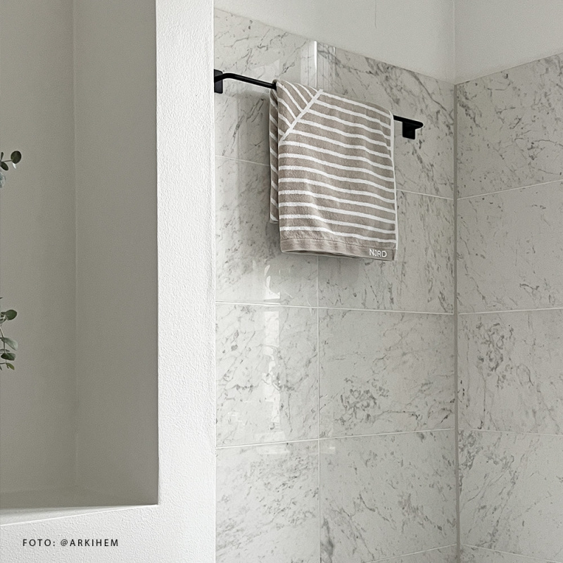 Base 200 - Håndklestang - Matt sort