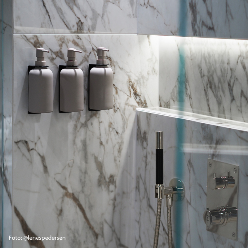 Base - Såpepumpeholder - Matt sort