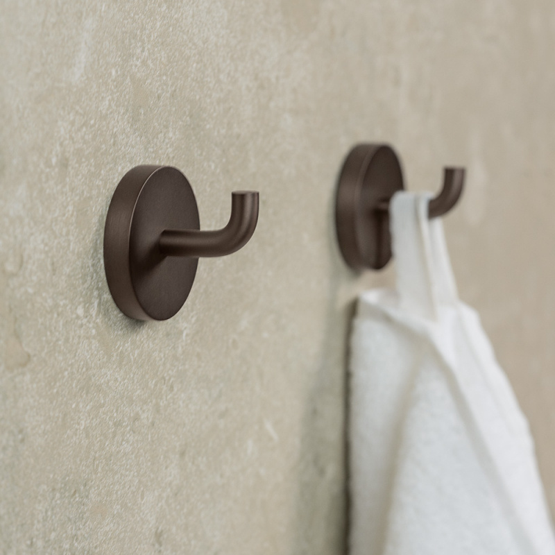 Calm - Enkel knagg - Brunet messing