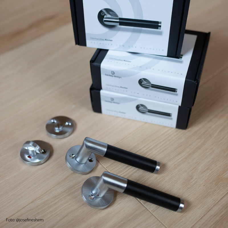 Dørhåndtak Koster - Mattbørstet Krom/Sort