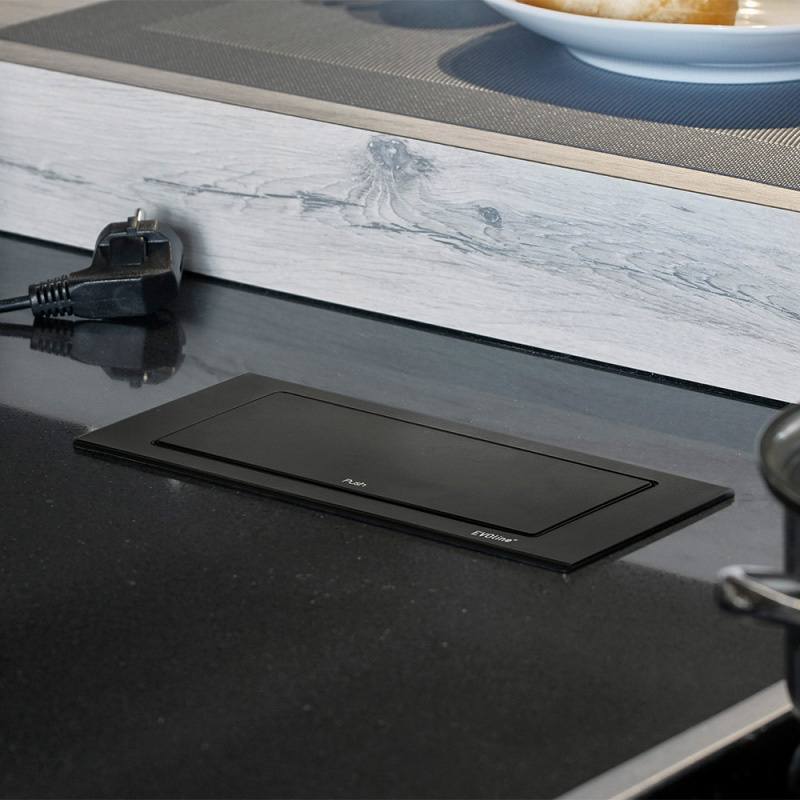 Powerbox Backflip - Strømuttak og USB-C - Matt sort