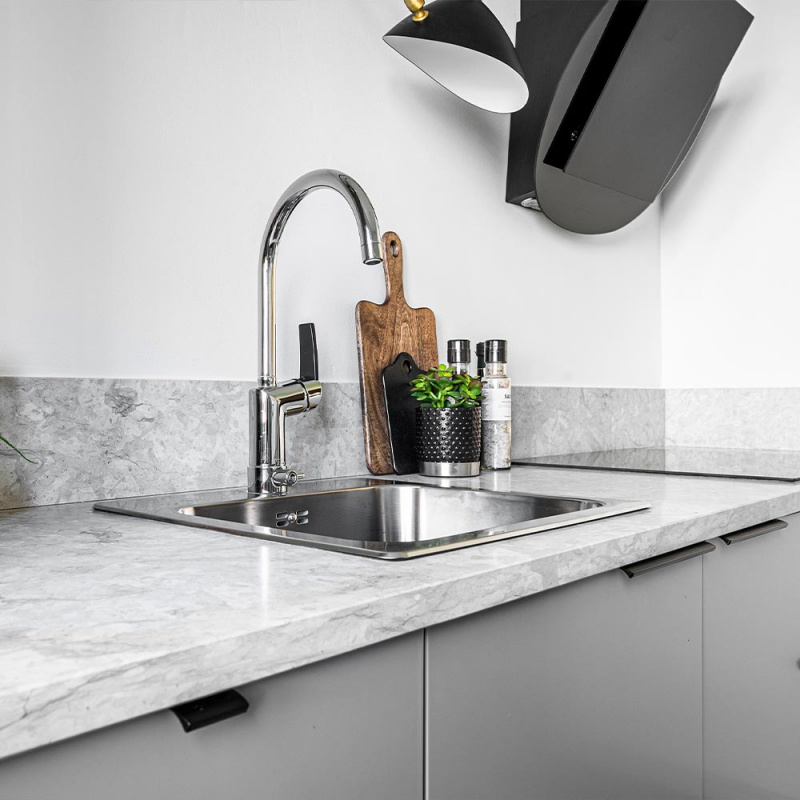 Edge Straight, børstet svart. Foto: hemisfar.com