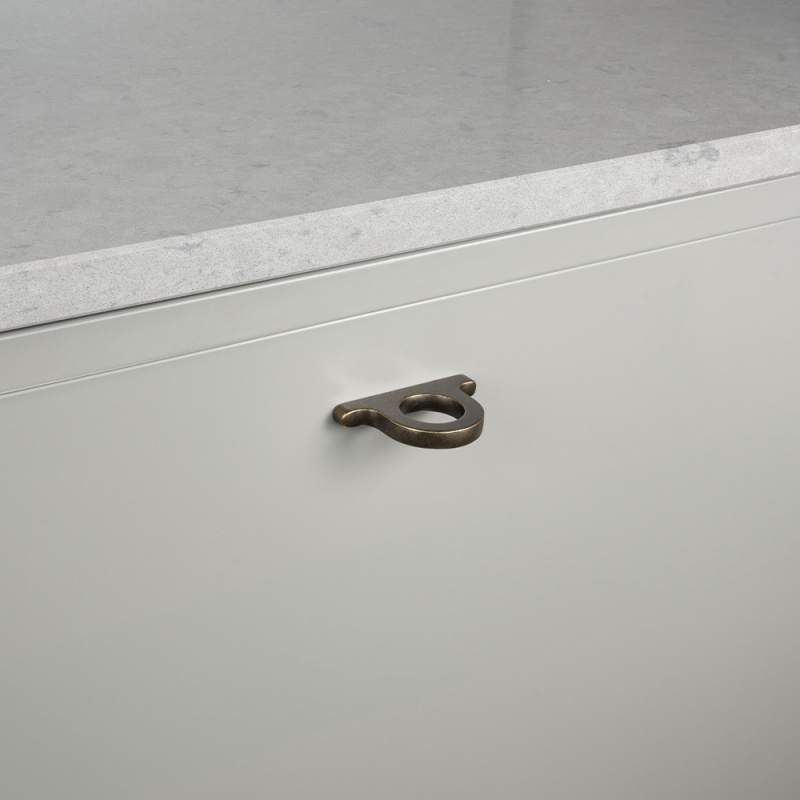 Håndtak Omega - Antikk messing