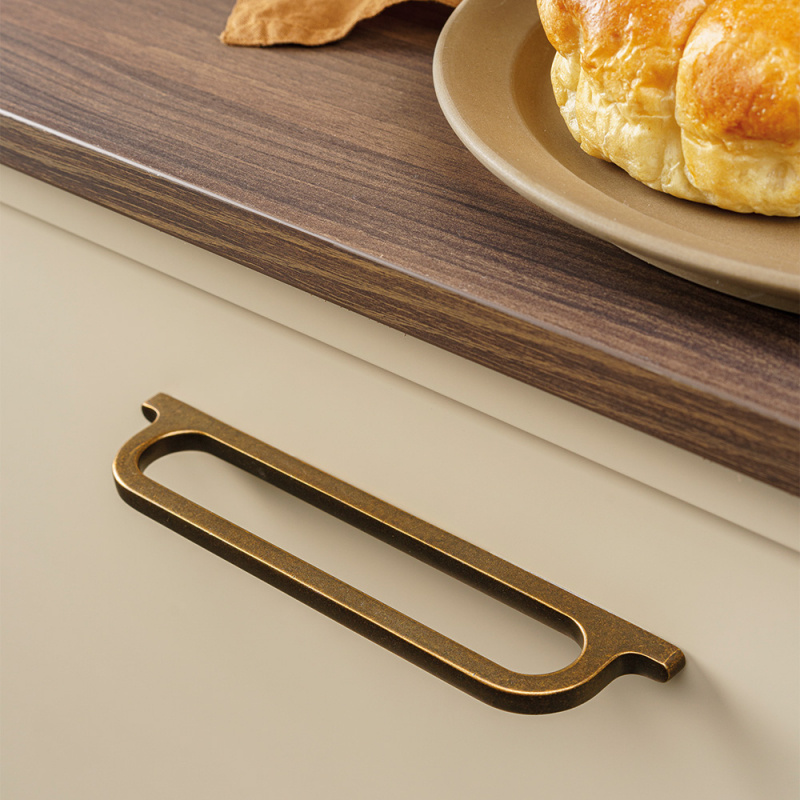 Håndtak Omega - Antikk messing