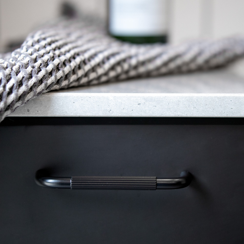 Håndtak Helix Stripe - Matt Svart