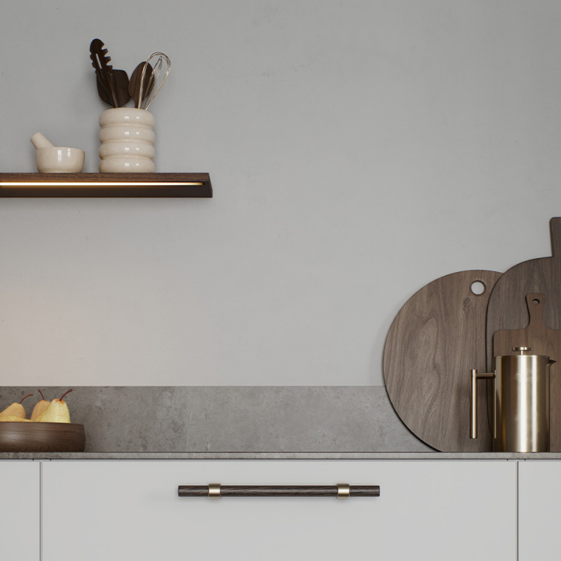 Håndtak Bond – Mørkbeiset eik/Børstet messing