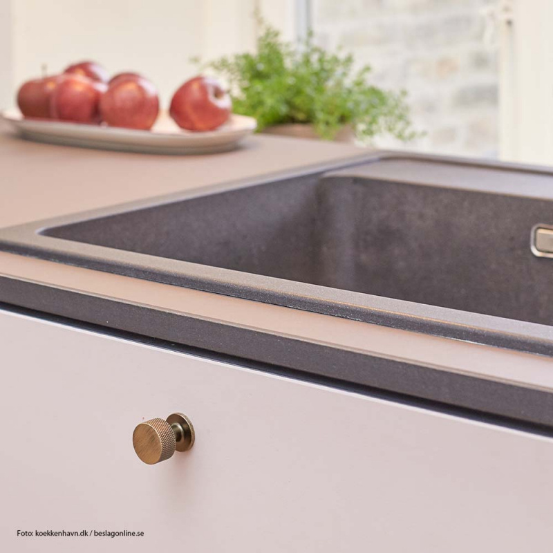 Knott Crest - Antikk bronse